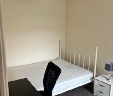 4 bedroom terraced house to rent - Photo 5