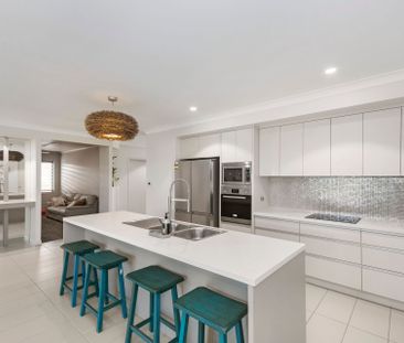 Spacious Family Home in Burdell - Photo 3