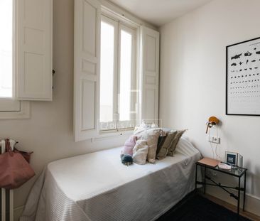 Excellent 3 Bedroom apartment for rent in Jerónimos, Madrid - Photo 4
