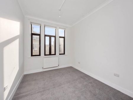3 bedroom flat to rent - Photo 4
