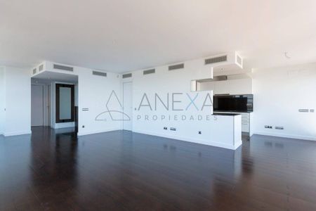 2 room luxury penthouse for rent in Barcelona, Spain - Photo 2