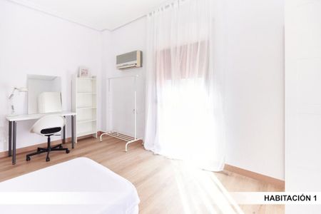 Calle Juan de Ledesma, Sevilla, Andalusia 41006 - Photo 4