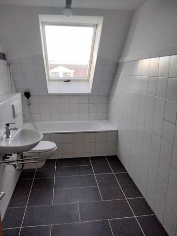 Attraktive Dachgeschosswohnung in ruhiger Lage - Foto 4