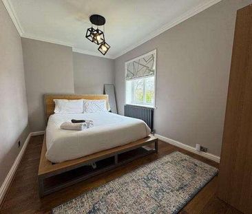 East Avenue, Heald Green, SK8 - Photo 4