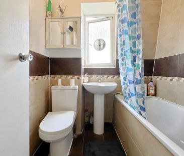 1 bedroom in a flat share to rent - Photo 3