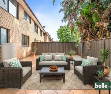 Four Bedroom Townhouse in Prime Croydon Location - Photo 5