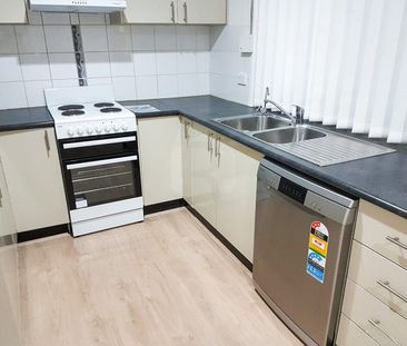 Stylish 3-Bedroom Townhouse in Hinchinbrook up for LEASE! - Photo 4