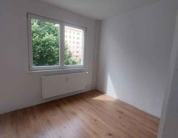 Erstbezug nach Sanierung! Ideal für 2 oder 3 Personen. Günstige Wohnung mit Einbauküche und Balkon!!! - Foto 1