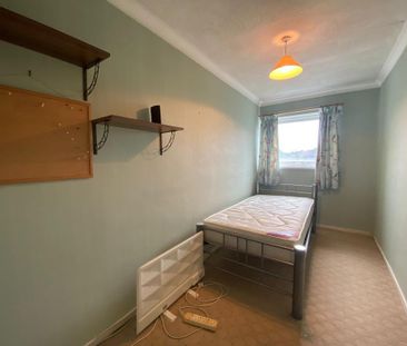 3 bedroom apartment to rent - Photo 4