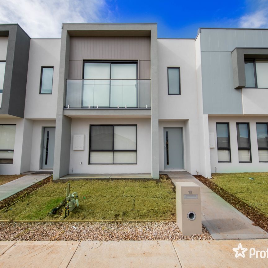 18 Dawson St, Thornhill Park VIC 3335 - Photo 1