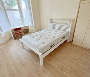 8 Bedroom Semi-Detached House - Photo 6