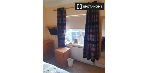 Cozy room in 2-bedroom houseshare in Crumlin, Dublin - Photo 2