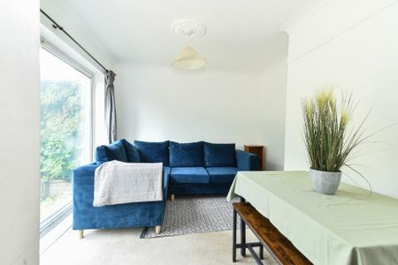 5 bedroom semi-detached house to rent - Photo 2