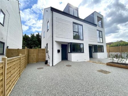 3 bedroom semi-detached house to rent - Photo 3