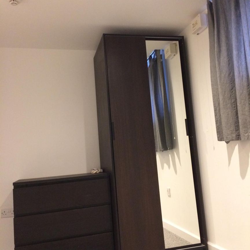 WF1, Wakefield - Photo 1