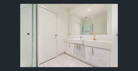 Townhouse for Rent Next to Highland Shopping Centre !!! - Photo 3