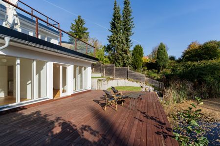 Totalrenoveret villa i tre plan med terrasser og privat sø - Foto 3