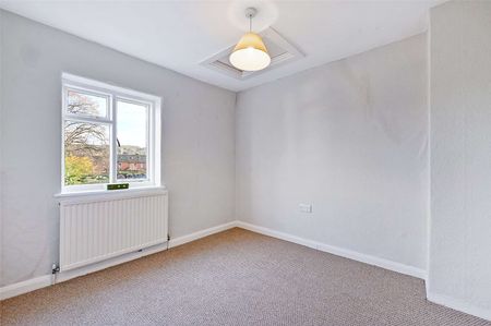 Charming two bedroom property located in the heart of Henley-on-Thames - Photo 2