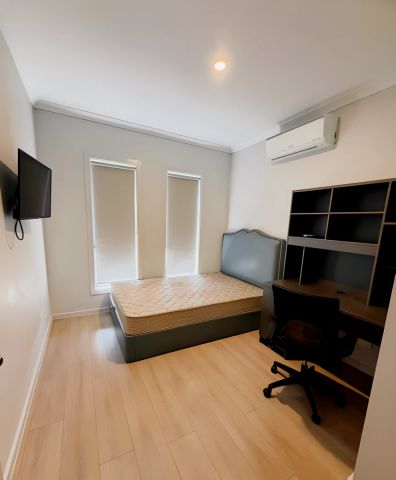 Room 2 (10 Carlson) - Photo 3