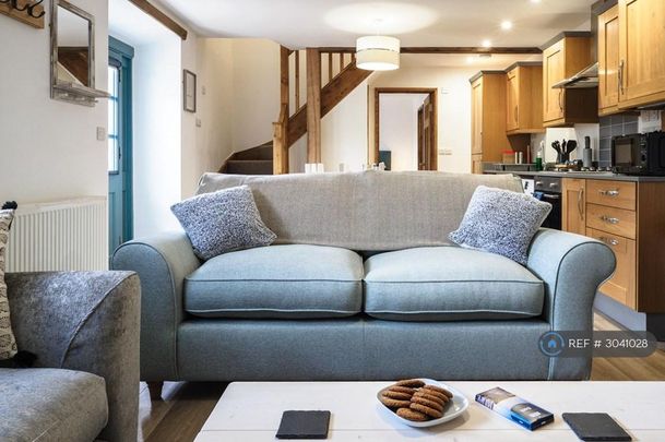 3 bedroom semi-detached house to rent - Photo 1