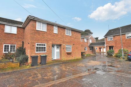 3 bedroom mid terraced house to rent, - Photo 2