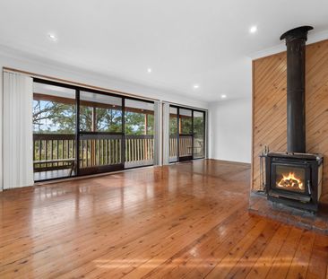 Spacious 6-Bedroom Family Home with Stunning Views - 44 Sirius Cres... - Photo 4