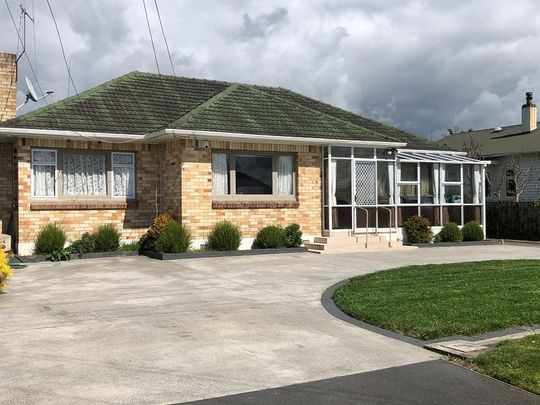 Large family home with enough outdoor area. - Photo 1