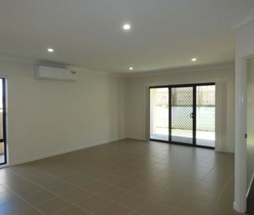 4 bedroom split level family home located in Coomera. - Photo 2