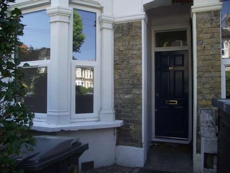 Twickenham Road, Leytonstone, London, E11 - Photo 3