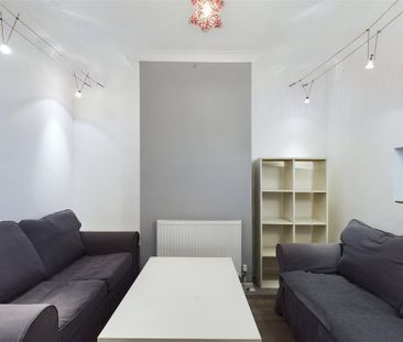 4 bedroom terraced house to rent - Photo 3