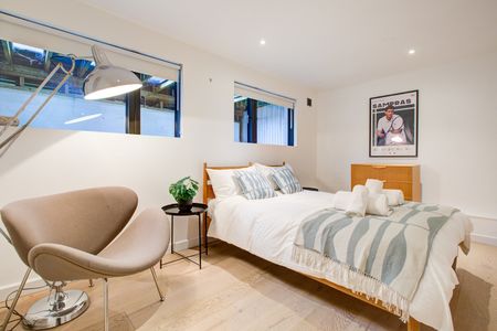 5 Bed Terraced House, Savona Close, SW19 - Photo 2