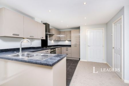 4 bedroom town house to rent Weavers Close - Photo 4