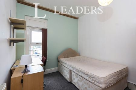 1 bedroom room to rent Holberry Close, Sheffield - Photo 4