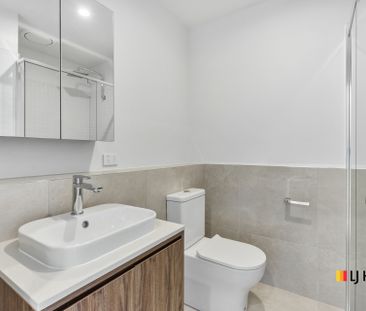 Townhouse In Central Location - Photo 2