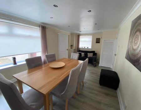 3 bedroom detached house to rent - Photo 4