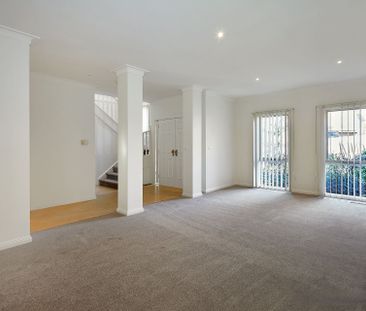 2/12 Thea Avenue, Balwyn North - Photo 3