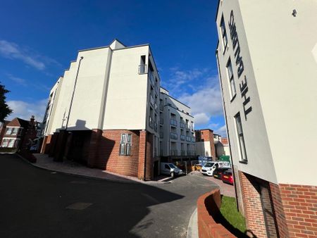 Modern 2-Bedroom, 2-Bathroom Student Apartment in Portswood, Southampton - Photo 2