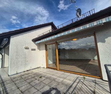 Großzügiges Einfamilienhaus mit Einliegerwohnung, Garten und Garage... - Foto 1
