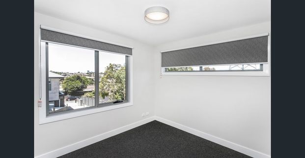 CUTTING EDGE STYLE AND LUXURY! - Photo 1