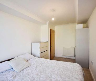 Town Meadow, Brentford, TW8 - Photo 3