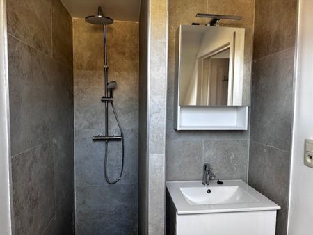 Appartement 1ch rénové à 1070 Anderlecht  Loyer: 950 € - Photo 3