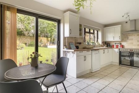 5 bedroom detached house to rent - Photo 4