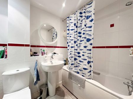 2 bedroom flat to rent - Photo 2