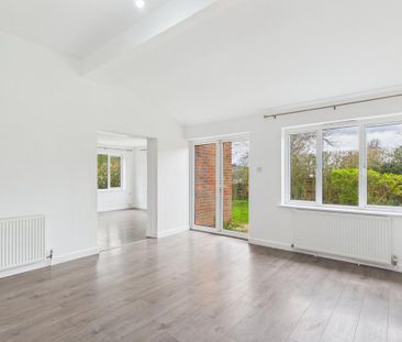 3 bedroom detached house to rent - Photo 2