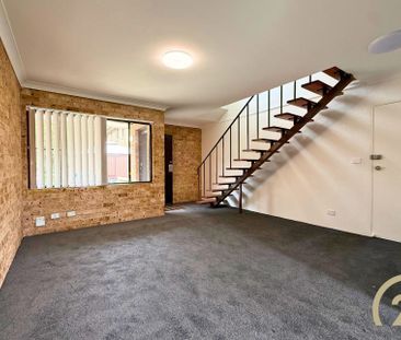 Spacious Newly Renovated 2 Bedroom Home&excl; - Photo 4