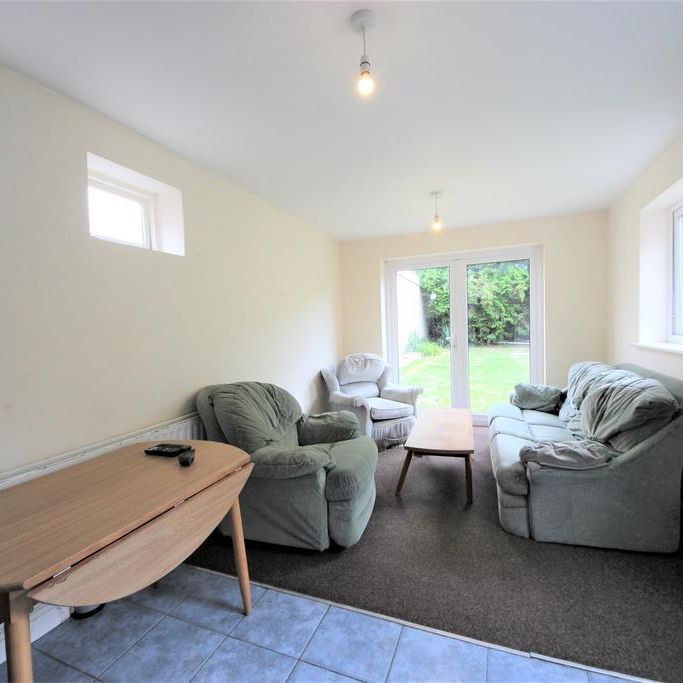 5 bedroom detached house to rent - Photo 1