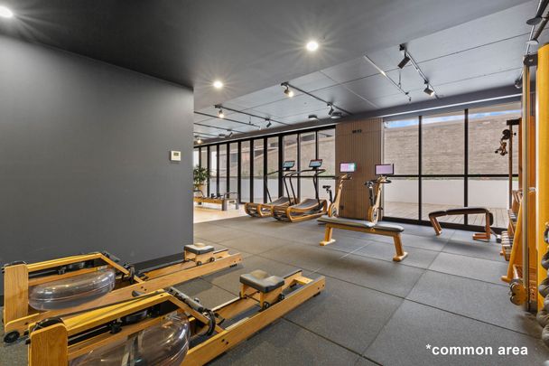 LUXURIOUS APARTMENT WITH STUNNING WATER VIEWS - Photo 1