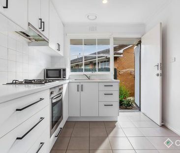 Cute Two Bedroom - Photo 6