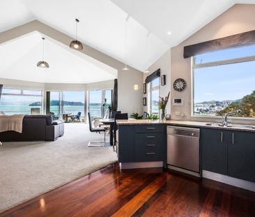 Contemporary Haven with Panoramic Water and City Skyline Views. - Photo 3