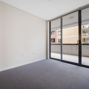 2 bedroom apartment - 25% below market rent - Photo 2